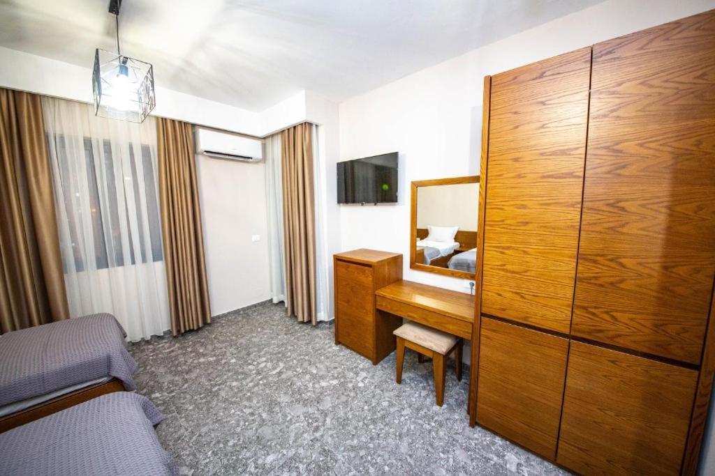 Center Hotel Ksamil